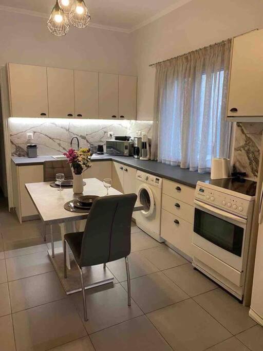 D & A House 150M From Chalandri Metro Station Apartamento Atenas Exterior foto